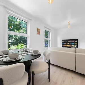 Stylish Flat Near Tower Bridge & Bridge , London United Kingdom